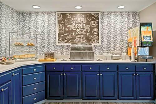 AmericInn by Wyndham Bismarck