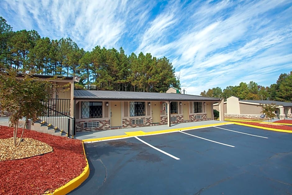 Travelodge by Wyndham Macon West