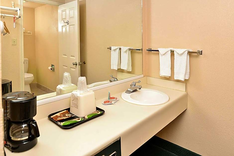 Econo Lodge Junction