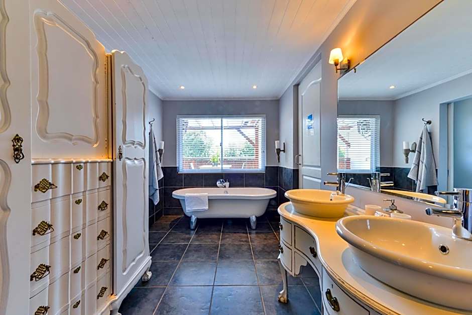 Singing Kettle Beach Lodge