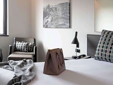 Standard Room 1 Queen Bed