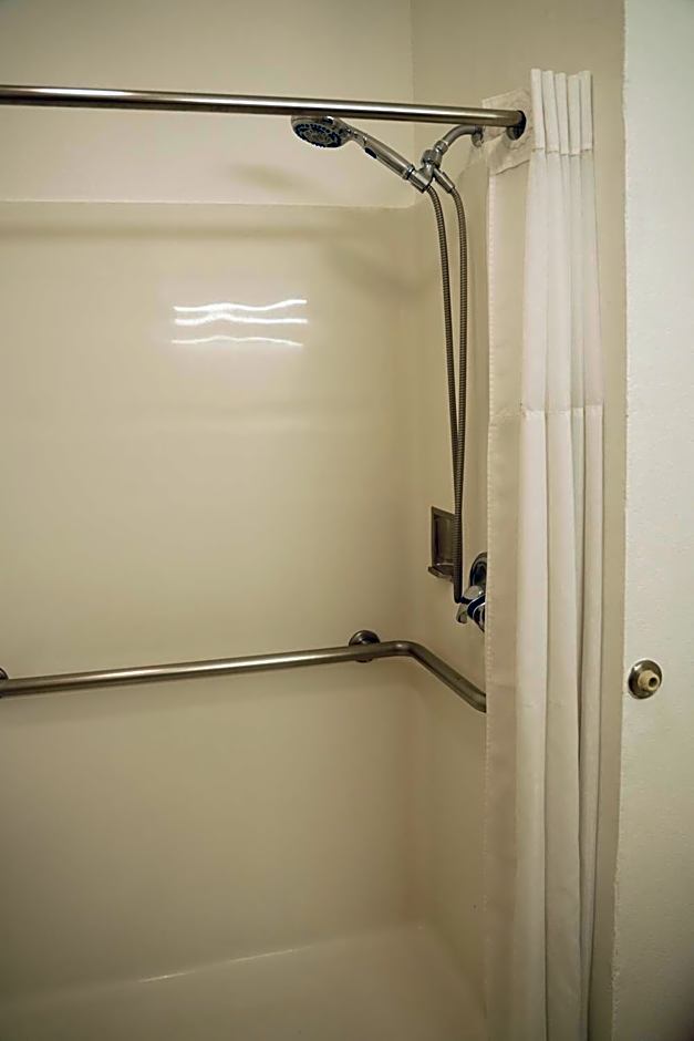 Harbor Inn & Suites