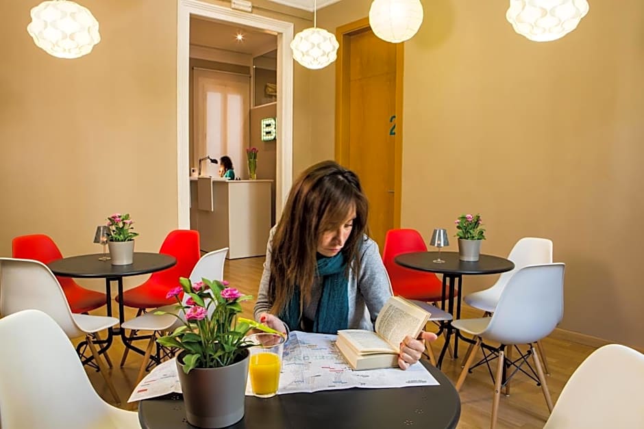Born Barcelona Hostel