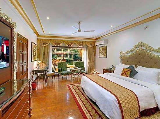 Mayfair Convention Hotel