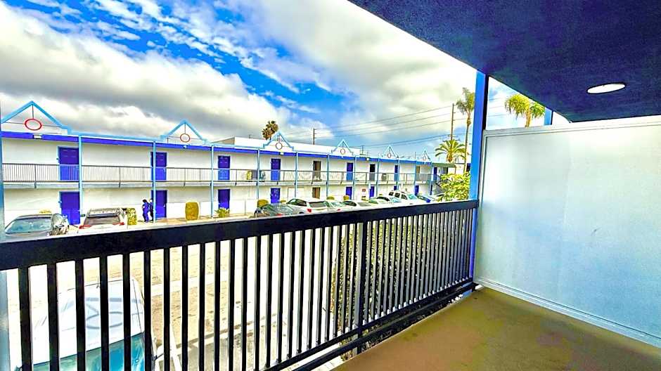 Days Inn by Wyndham Los Angeles LAX Airport/Stadium Area