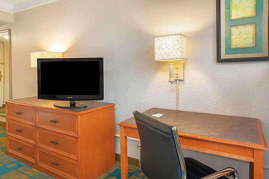 La Quinta Inn & Suites by Wyndham Sea Tac Seattle Airport