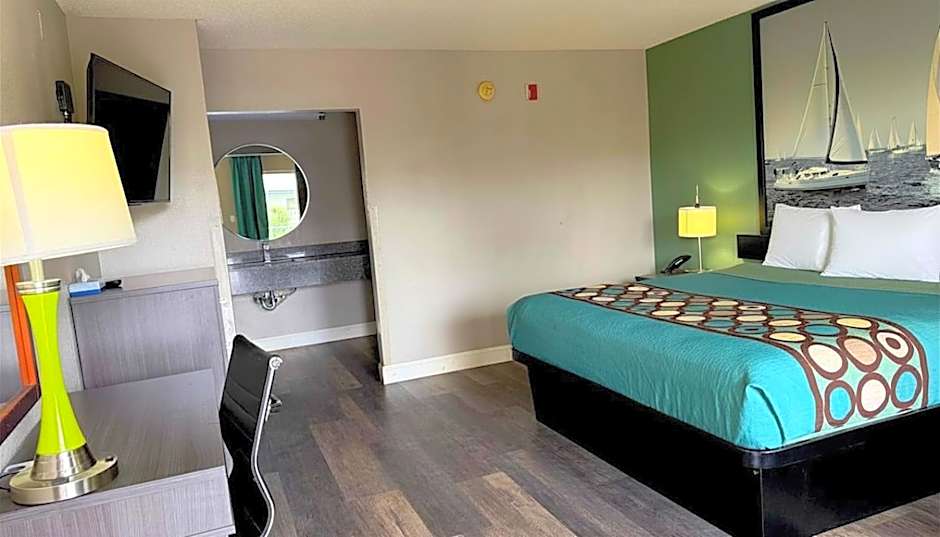 Super 8 by Wyndham Marianna I-10