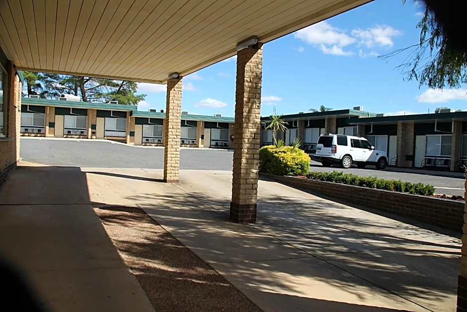 Hi Way Eight Motor Inn