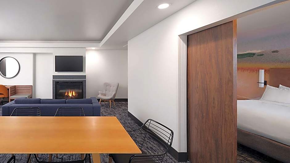 River's Edge Hotel Portland, Tapestry Collection by Hilton