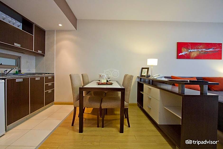 Recoleta Uriburu by Ayres