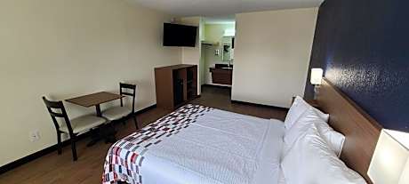 Deluxe Queen Room Disability Access Non-Smoking