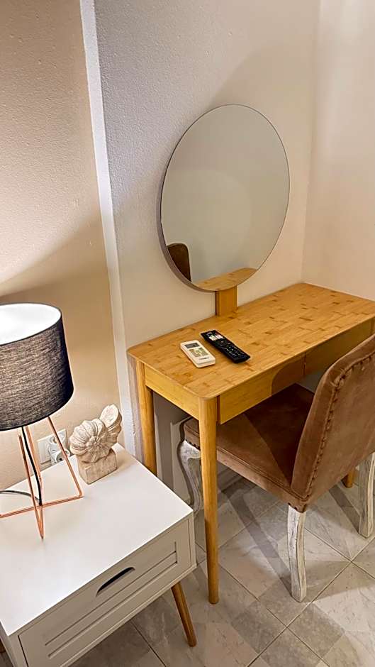 Rhodes Backpackers Boutique Hostel and Apartments