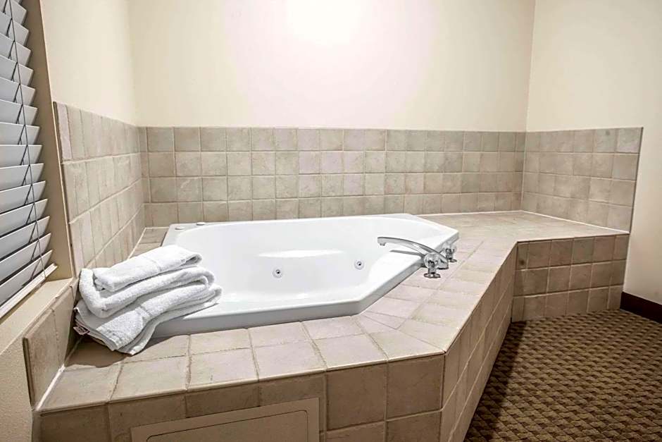 Quality Inn & Suites Federal Way - Seattle