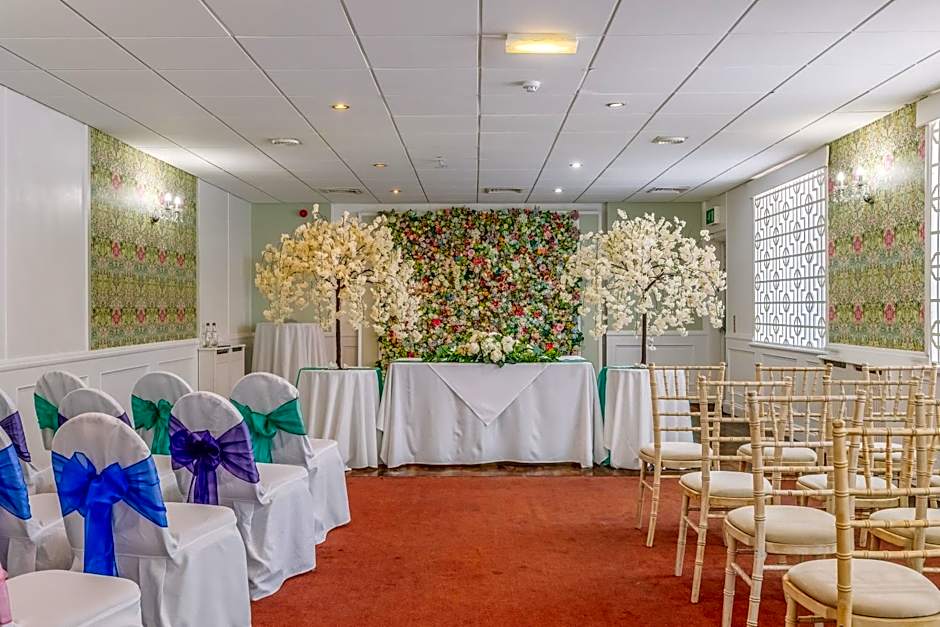 Muthu Westcliff Hotel (Near London Southend Airport)