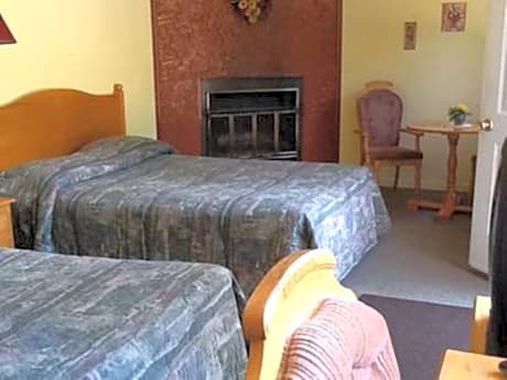 Superior Queen Room with Two Queen Beds