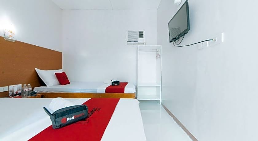 RedDoorz @ Old Buswang Road