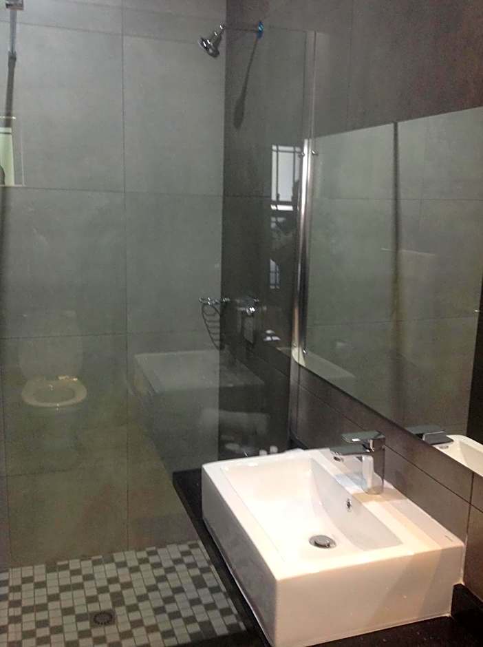 La Orchard Hotel