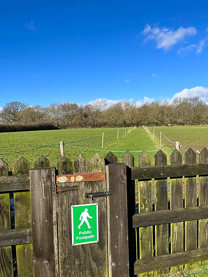 Priors Oak - A Cosy Studio with Countryside Views in Dorset