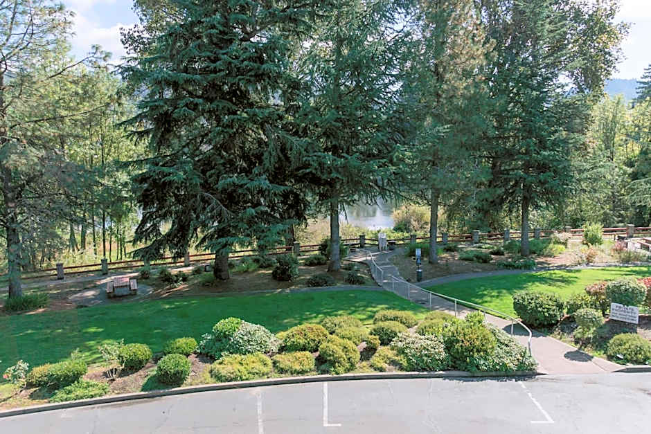 Riverfront Inn Roseburg