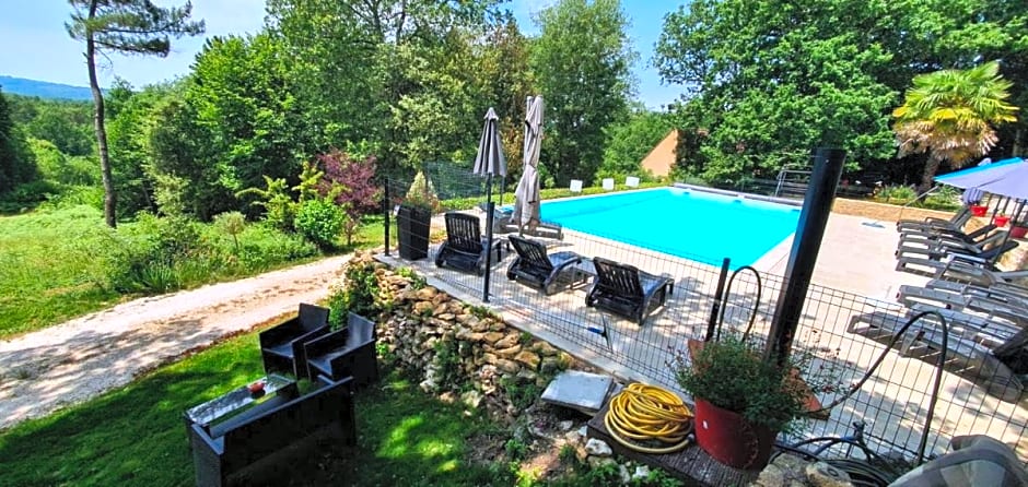 Gîte le nieudegat chambre et table d'hôte piscine climatisation proche de Sarlat au coeur de la nature