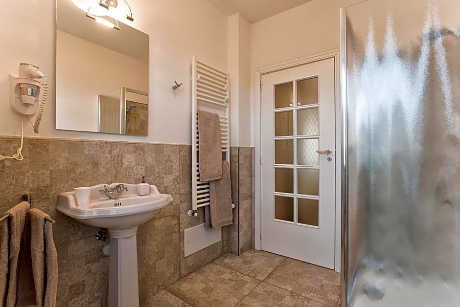 Villa Malvasio Pool and Jacuzzi Room Sassari