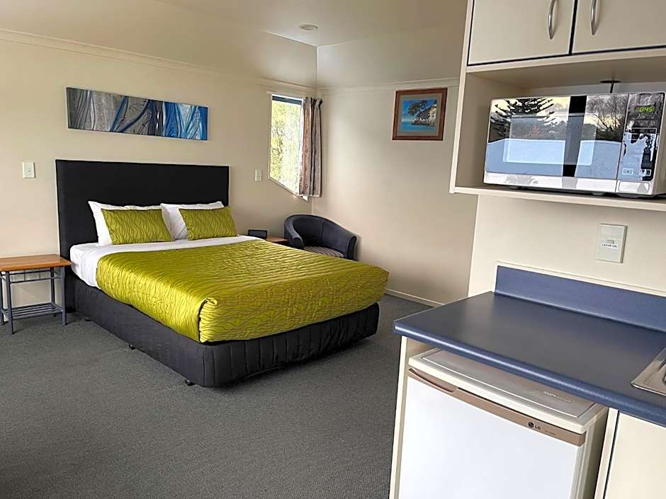 Bassingers Motor Lodge