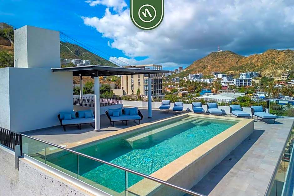 Amazing 2BR Condo with Terrace Overlooking the Marina