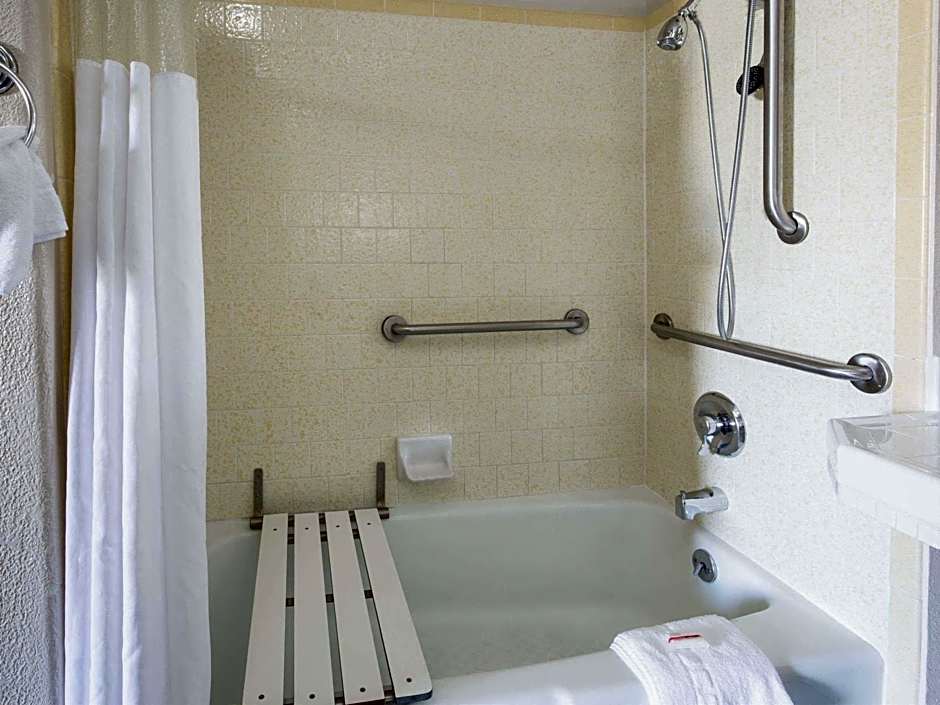 Days Inn by Wyndham Eureka CA