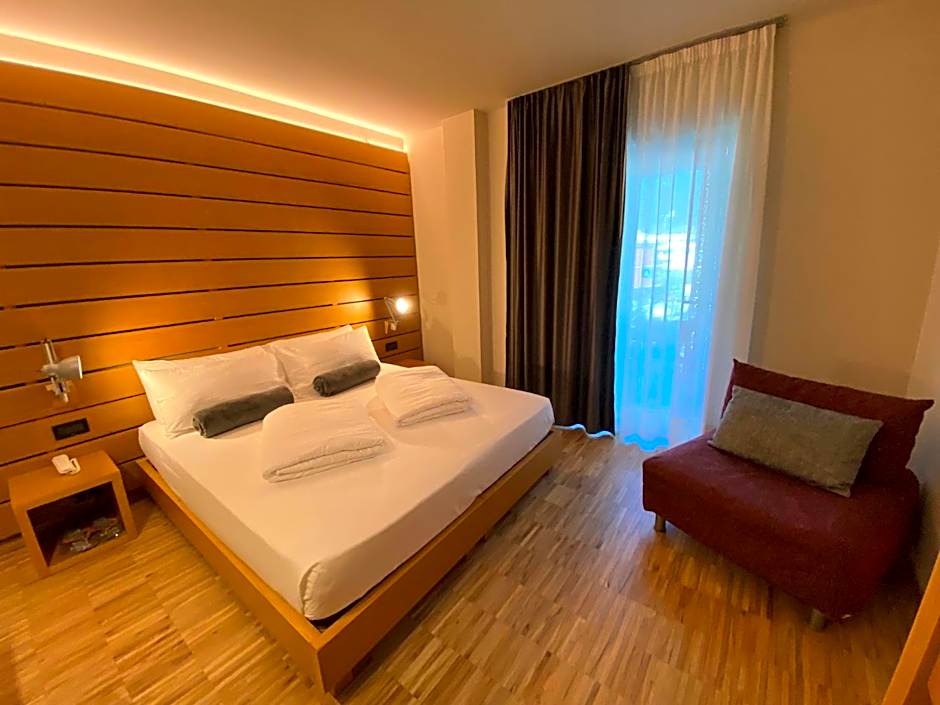 Lake Front Hotel Mirage