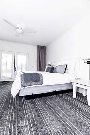 Deluxe King Room with Fireplace