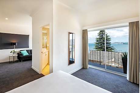 Studio Suite with Ocean View and Kitchenette (36 square yards)