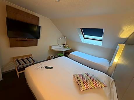 Standard Queen Room One Single Bed
