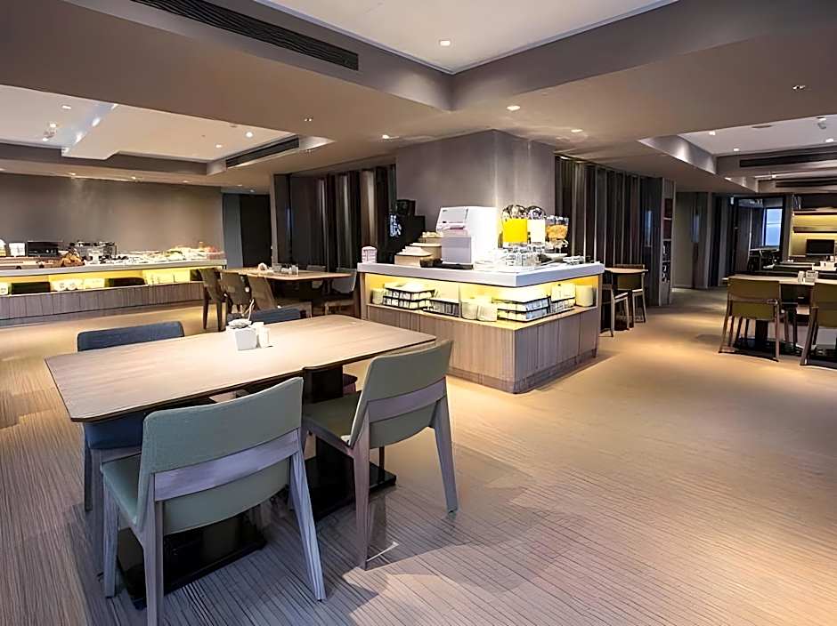 Royal Inn Taipei Linsen - Huashan 1914 Creative Park