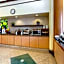La Quinta Inn & Suites by Wyndham Raleigh/Durham Southpoint