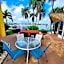 Searenity, Waterside studio in the heart of Treasure Island, walk to beach