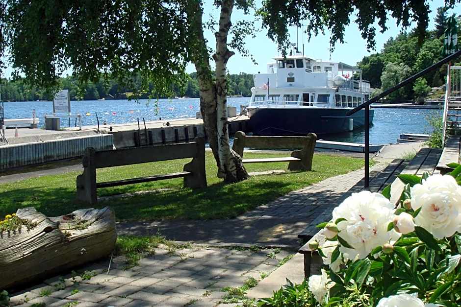 Boathouse Country Inn