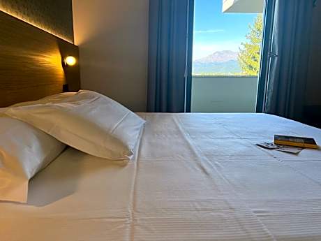 King Room with Mountain View