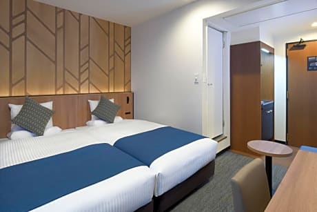 Standard Hollywood Twin Room with Kitchen - Non-Smoking - House Keeping is Optional with Additional Cost