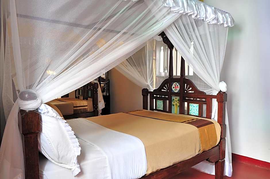 Dhow Palace Hotel