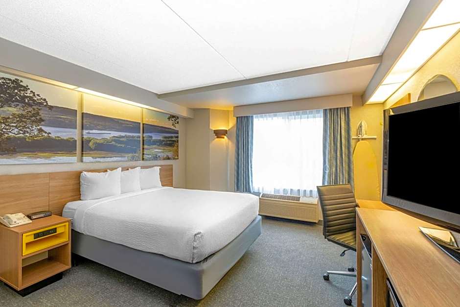 Days Inn by Wyndham Eagan Minnesota Near Mall of America