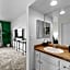 Beverly Hills Glamour Oasis 2 BR Apt with Parking 304