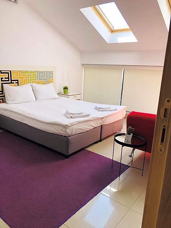 Executive Rooms and Suites Play