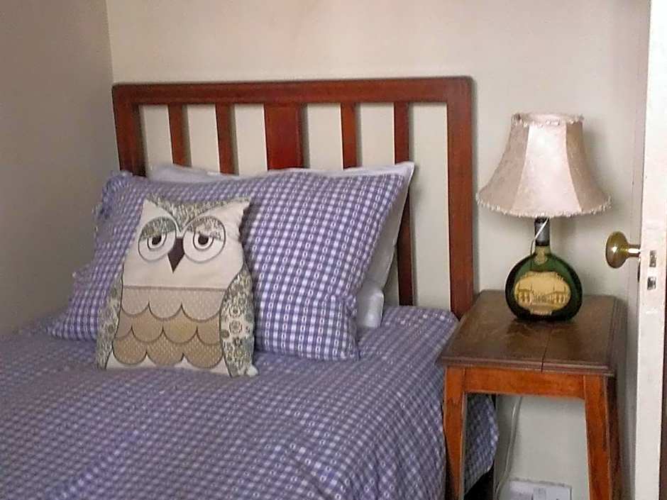 Foto 1 daripada 8 — Small Single Room
