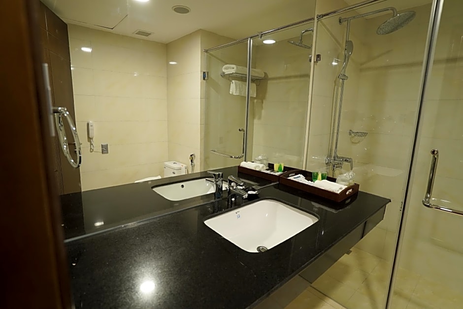 Sai Gon Phu Tho Hotel