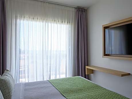 One Bedroom Superior Family Room Sea View