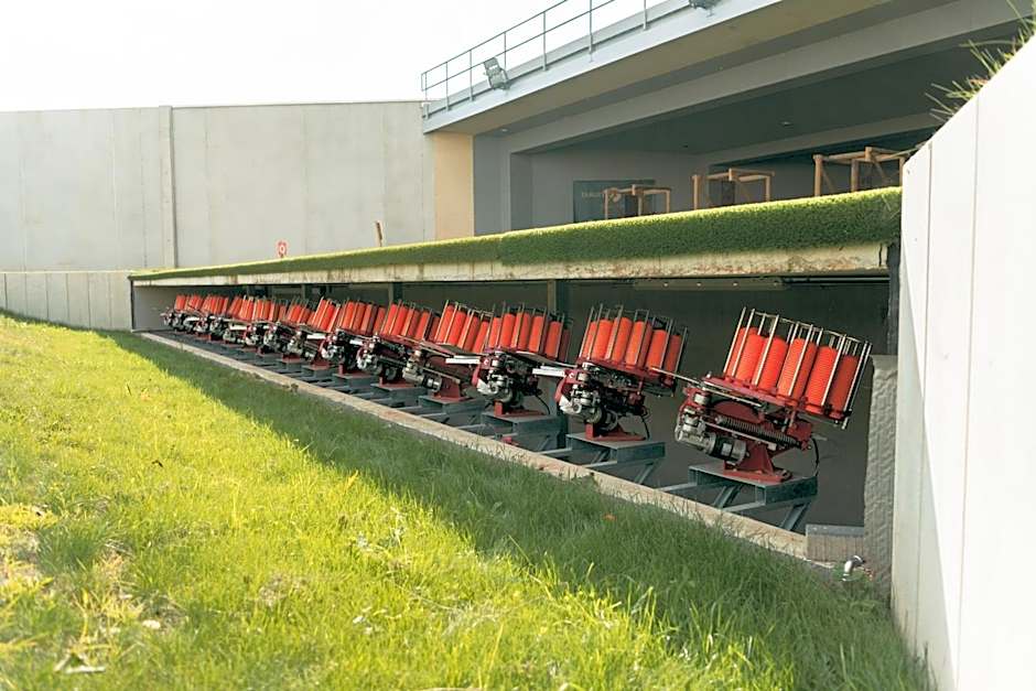 TARGET WORLD Hunter's Lodge