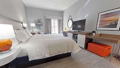 1 King Bed Nonsmoking With Jetted Tub