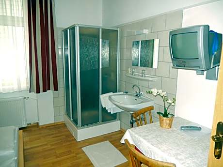 Twin Room with Shared Toilet
