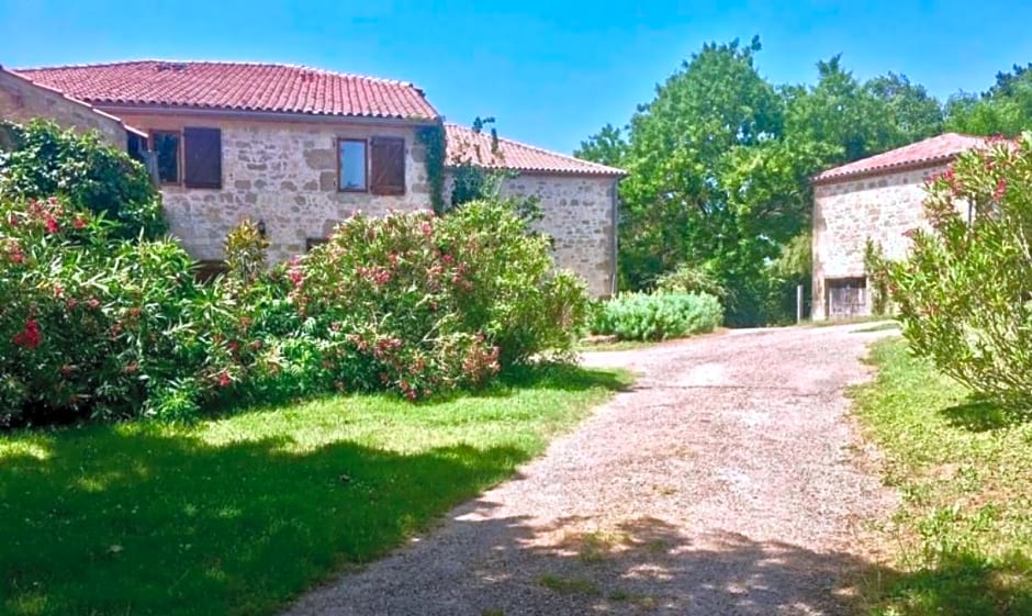 CHEZ SOPHIE -Chambres d¿hôtes, Gîte et Gîte équestre