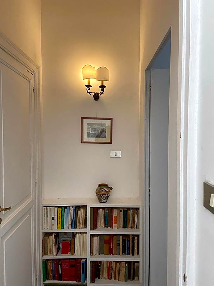 Rooms in San Domenico Maggiore 3